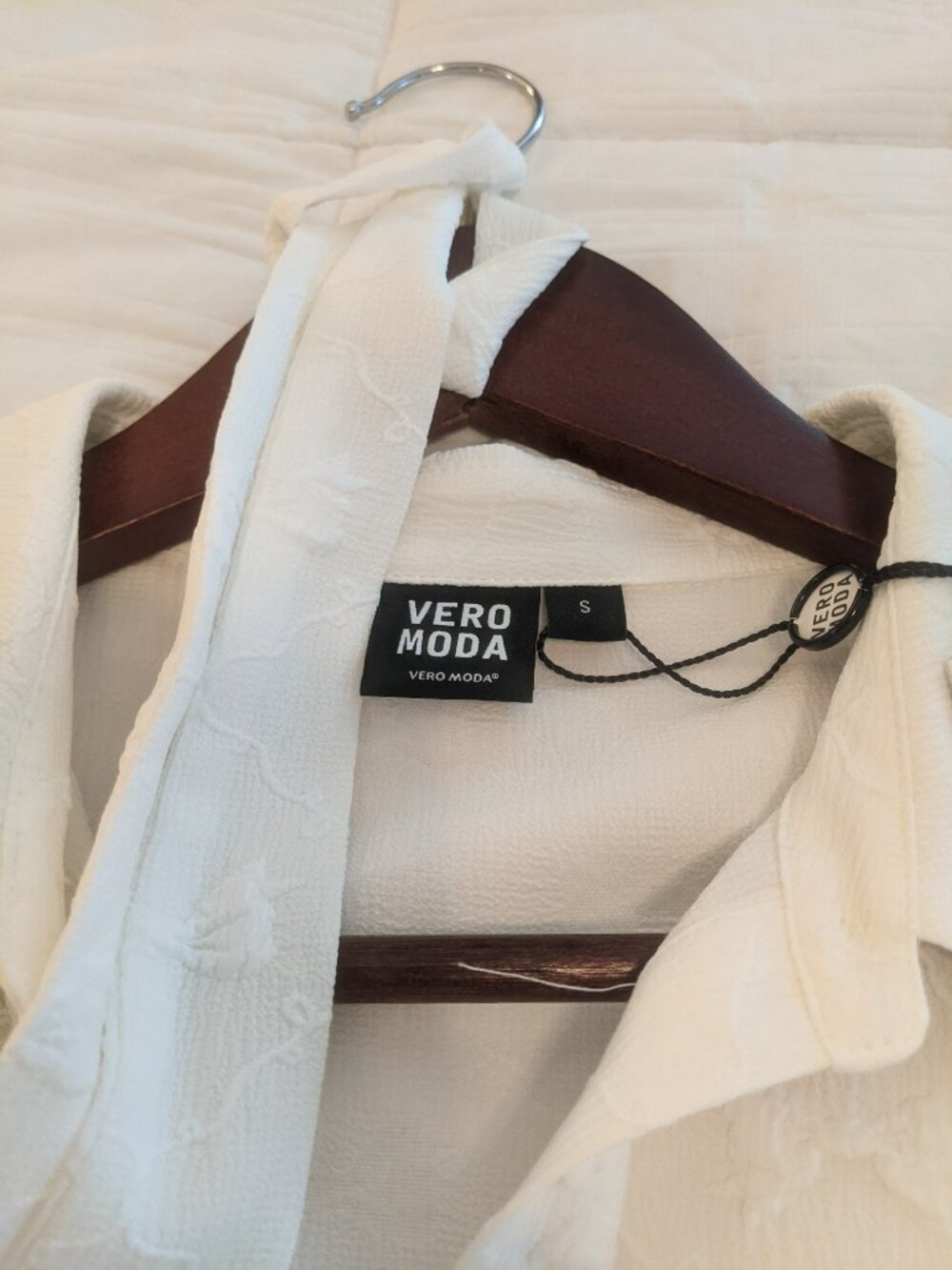 Vero Moda Embroidered Bow Blouse | NWT | Shanghai Exclusive | Size S - Picture 4 of 5